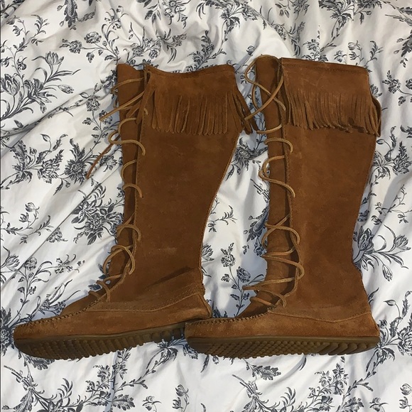 Minnetonka Shoes - Minnetonka Knee High Lace Up moccasins Minnetonka Shoes - Minnetonka Knee High Lace Up moccasins